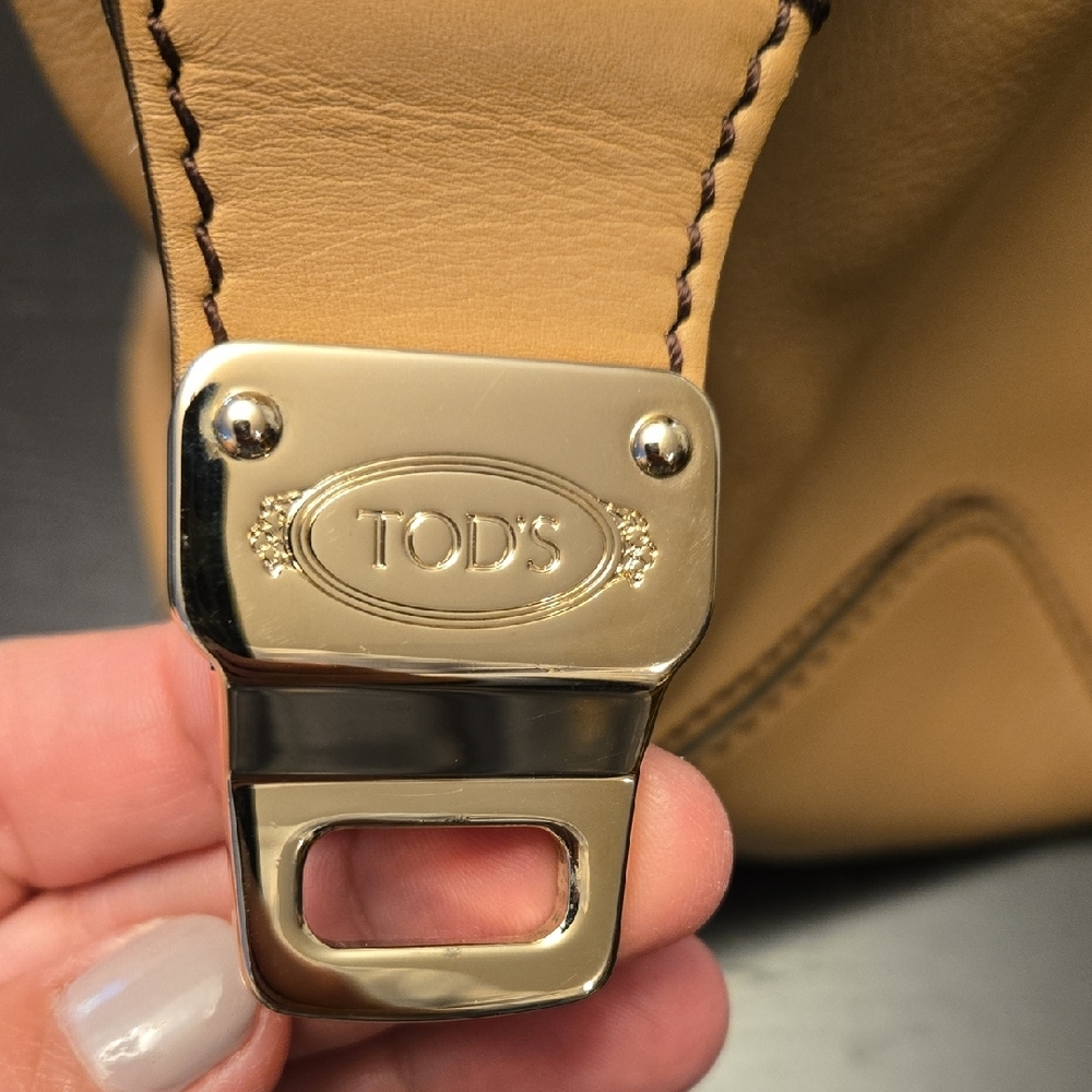 Tod's Tan Leather Shoulder Bag with Gold Hardware. Used.